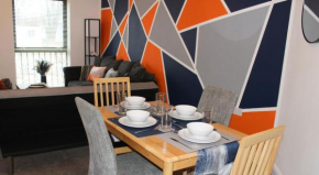 Bright and Modern Apartment, near Molineux Stadium, Perfect for Contractors and NHS Workers